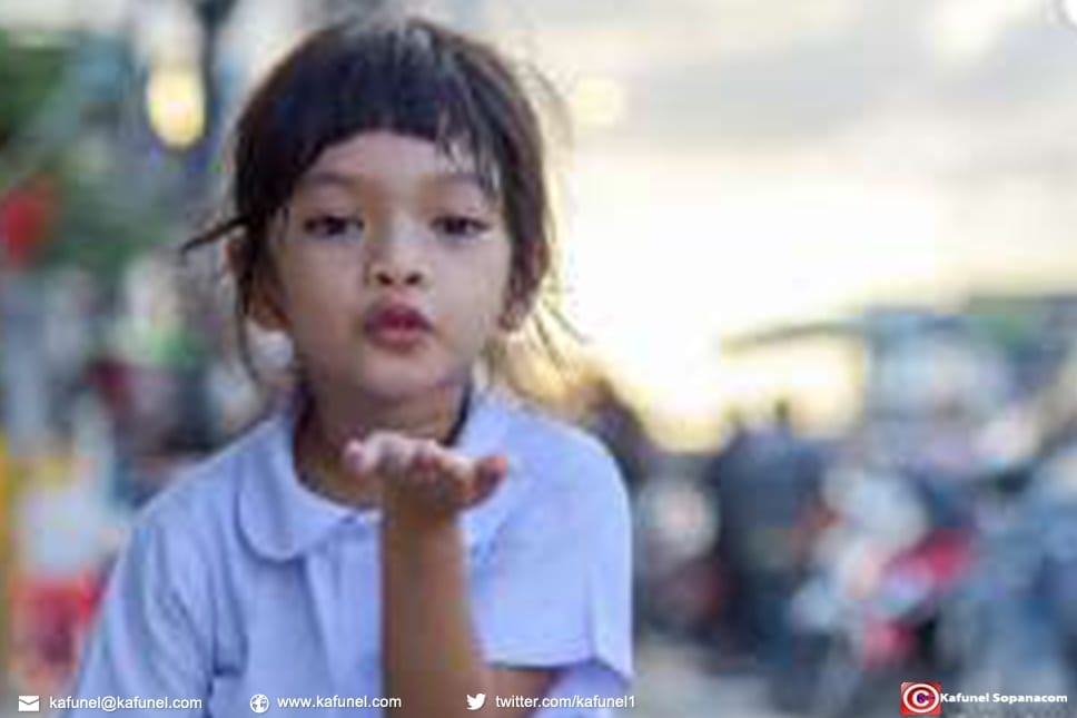Pourquoi vous ne devriez pas forcer votre enfant à faire des bisous