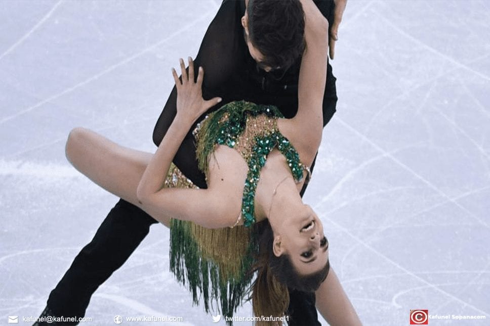 Gabriella Papadakis et Guillaume Cizeron lors du programme court de patinage artistique aux Jeux olympiques de Pyeongchang (Corée du Sud), le 19 février 2018. Gabriella Papadakis et Guillaume Cizeron lors du programme court de patinage artistique aux Jeux olympiques de Pyeongchang (Corée du Sud), le 19 février 2018. (ALEXANDER VILF / SPUTNIK)