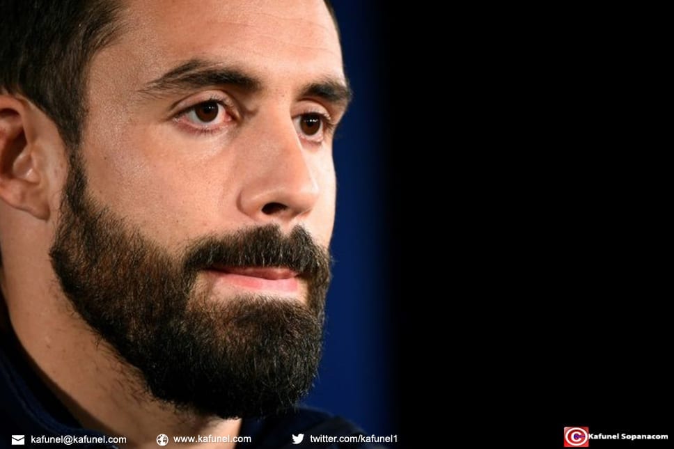 Le centre du XV de France Geoffrey Doumayrou lors d'une conférence de presse à cinq jours du test-match contre le Japon, le 20 novembre 2017 à Marcoussis Le centre du XV de France Geoffrey Doumayrou lors d'une conférence de presse à cinq jours du test-match contre le Japon, le 20 novembre 2017 à Marcoussis
