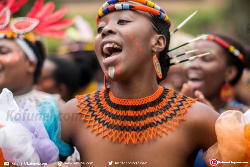 Des femmes nues au festival culturel sud-africain Indoni (illustration)..jpg Des femmes nues au festival culturel sud-africain Indoni (illustration).