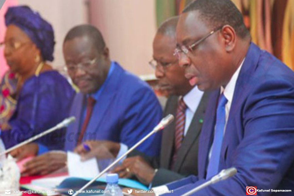 Macky Sall porte à 85.000 francs l’indemnité de logement des enseignants.jpg