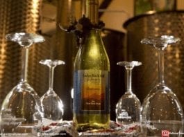 Le vin américain fait partie des produits visés par de nouveaux tarifs douaniers de la part des Chinois. Photo : La Presse canadienne/AP Photo / Mike Groll