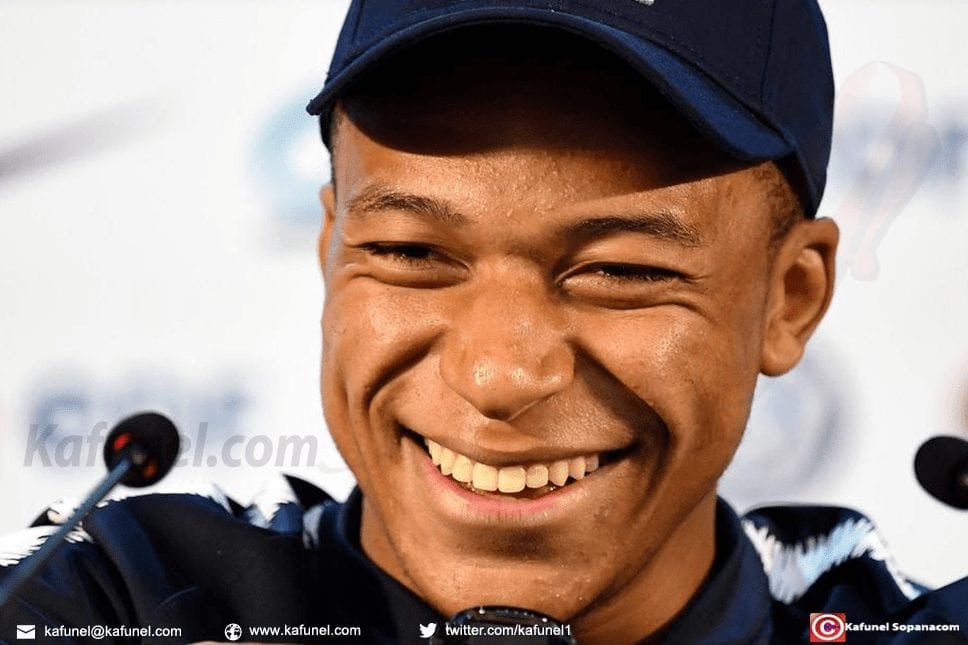 A-100-Mbappe-fait-deja-le-show-en-Russie.jpg