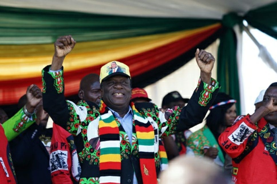 Zimbabwe-politique-attentat-enquête + Le président du Zimbabwe Emmerson Mnangagwa prend la parole à Bulawayo le 23 juin 2018 le jour de l'attentat qui l'a visé | AFP | ZINYANGE AUNTONY