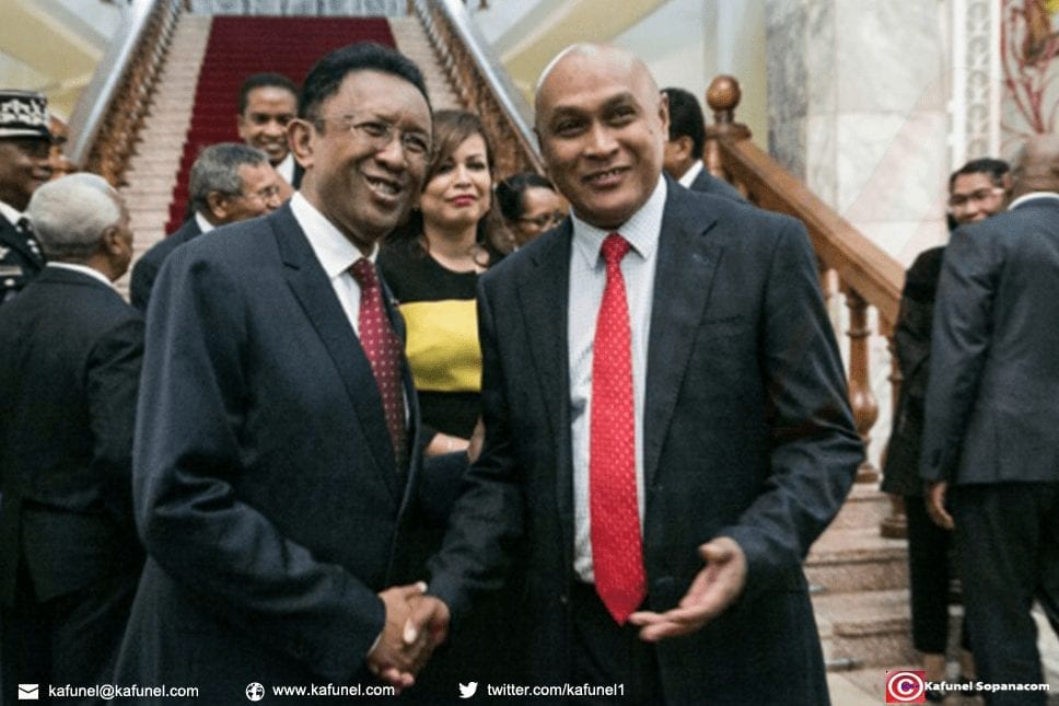 Le président de Madagascar Hery Rajaonarimampianina (à gauche est candidat à la réélection) à la fin de l'année, le 11 juin 2018.jpg Le président de Madagascar Hery Rajaonarimampianina (à gauche est candidat à la réélection) à la fin de l'année, le 11 juin 2018 | AFP | RIJASOLO