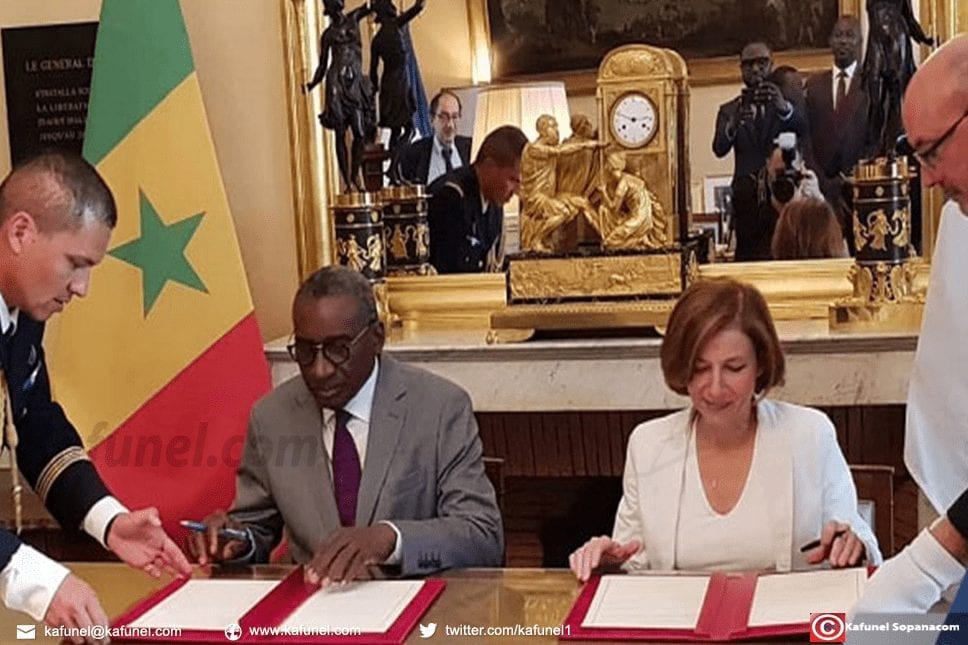 Signature de l’accord intergouvernemental sur le forum paix et sécurité en Afrique.jpg