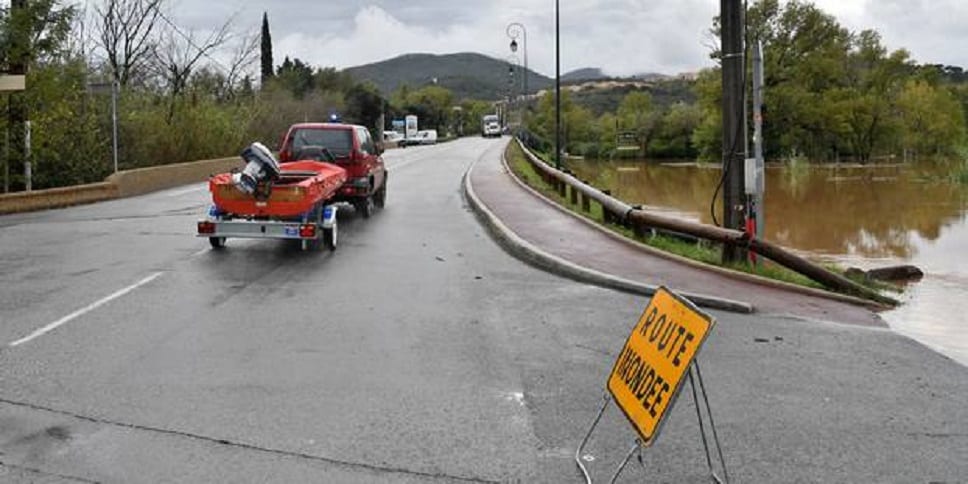 Var-un-homme-retrouve-mort-sur-une-route-inondee Des violentes intempéries sont survenues dans le Var ces 24 dernières heures.@ AFP