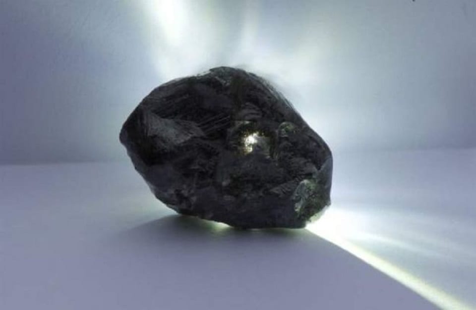 Le 2ème plus gros diamant de l'histoire trouvé au Botswana Le diamant a été trouvé dans la mine de Karowe