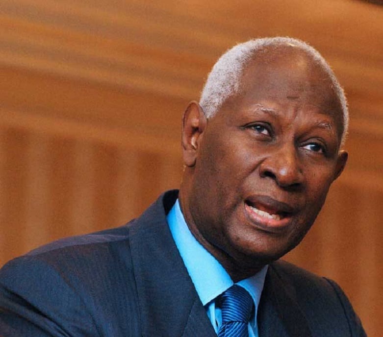 Abdou-Diouf-2 Abdou Diouf soumis à une fouille corporelle