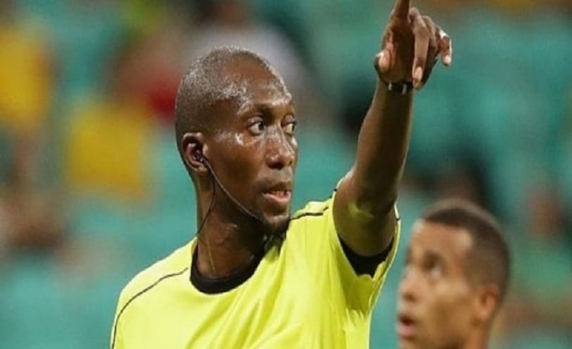 Douanes L'arbitre international Malang Diédhiou en chômage technique Malang Diédhiou, Colonel des Douanes et arbitre international , en chômage technique depuis 2018