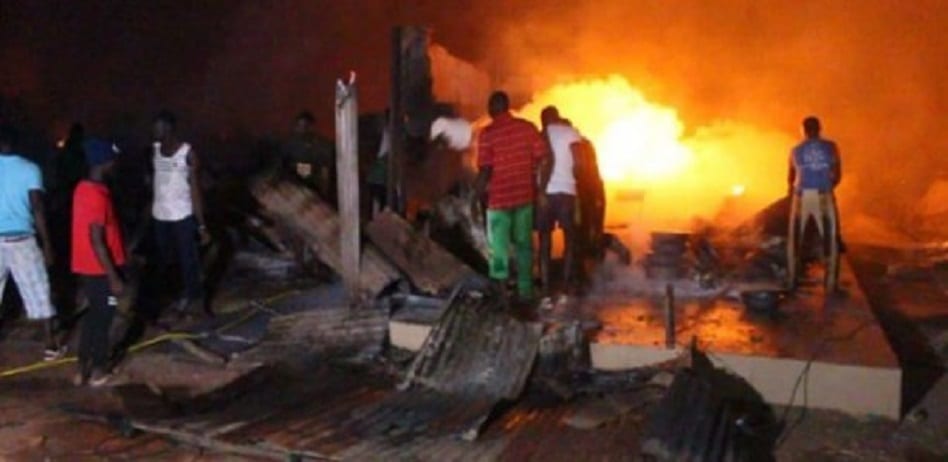 Marché aux poissons de Pikine Plusieurs millions partis dans un incendie Marché aux poissons de Pikine Plusieurs millions partis dans un incendie