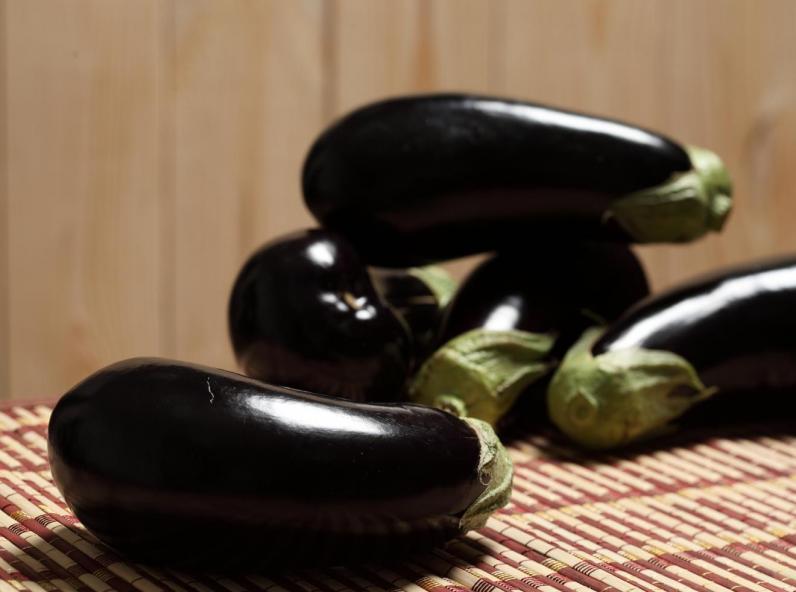 Vertus et bienfaits de l'aubergine L'allié minceur, anti diabète et beaucoup d'autres Allié minceur, anti diabète et beaucoup d'autres, l'aubergine est un très bon allié santé !