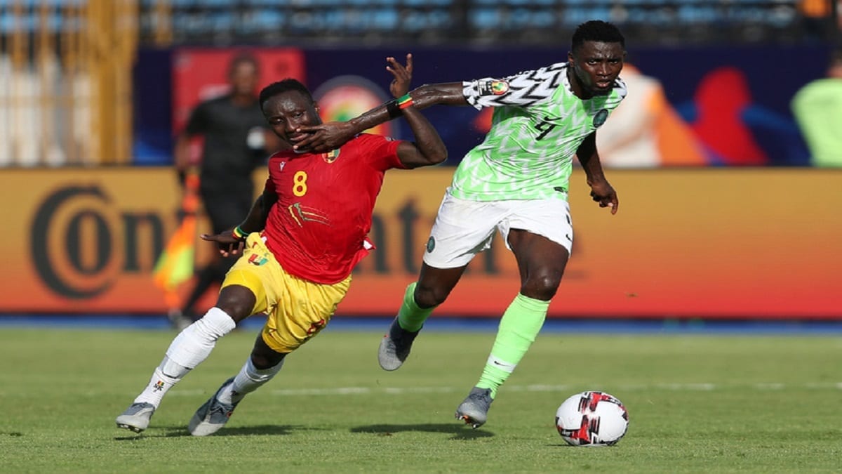 Duel entre Naby Keïta et Wilfred Ndidi. (Photo Suhaib Salem Reuters) Duel entre Naby Keïta et Wilfred Ndidi. (Photo : Suhaib Salem/Reuters)