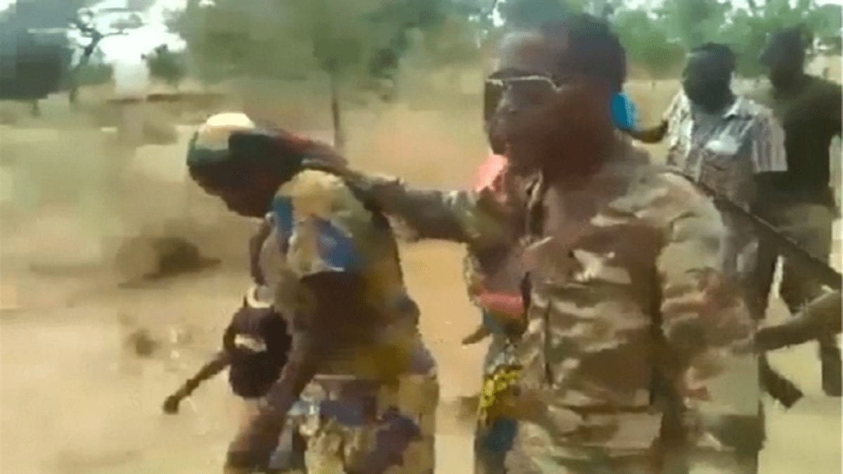 Exécutions filmées au Cameroun sept militaires camerounais vont être jugés Exécutions filmées au Cameroun : sept militaires camerounais vont être jugés