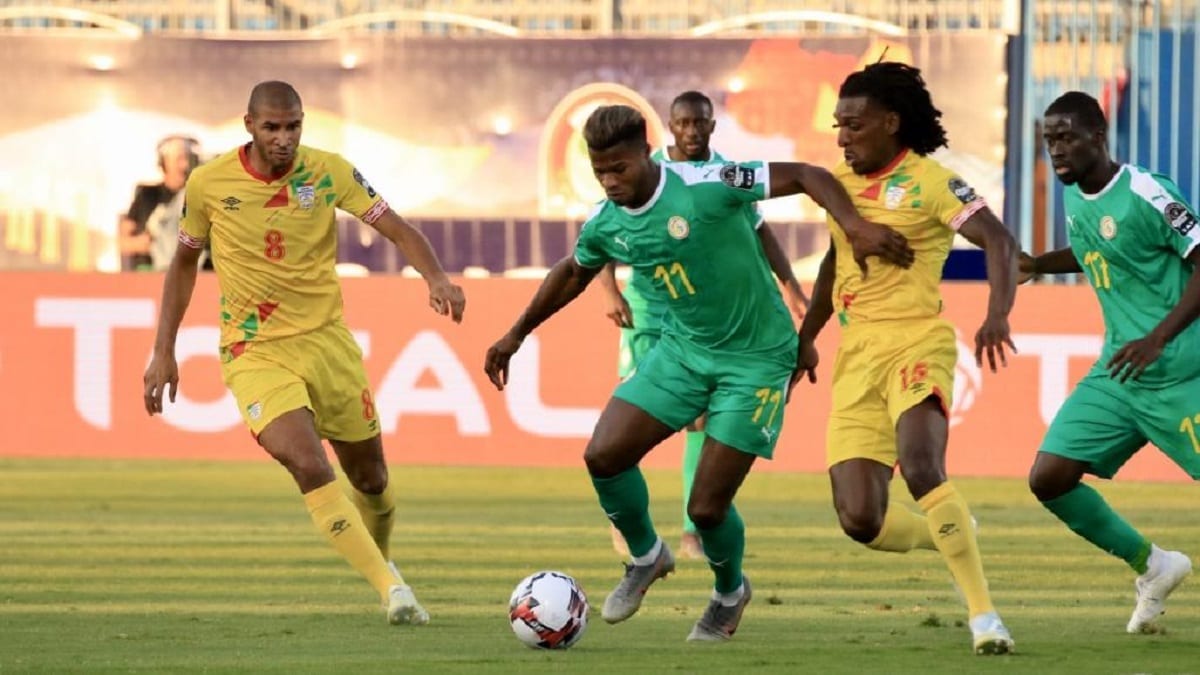 CAN 2019 -Sénégal ,Bénin ,Football ,CAN ,Sports , Le Sénégalais Keïta Baldé pris au marquage par deux Béninois. Pierre René-Worms/RFI