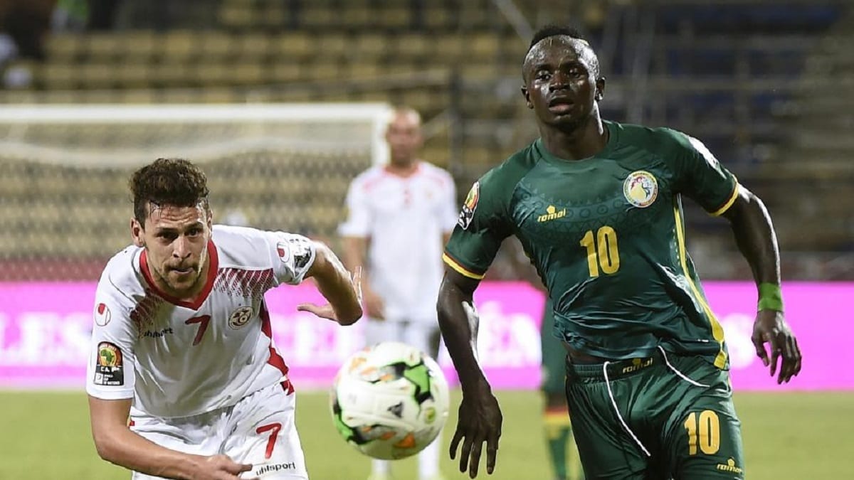 CAN 2019 Sénégal-Tunisie, de chaudes retrouvailles pour une place en finale Le Tunisien Youssef Msakni et le Sénégalais Sadio Mané lors de la CAN 2017. KHALED DESOUKI / AFP