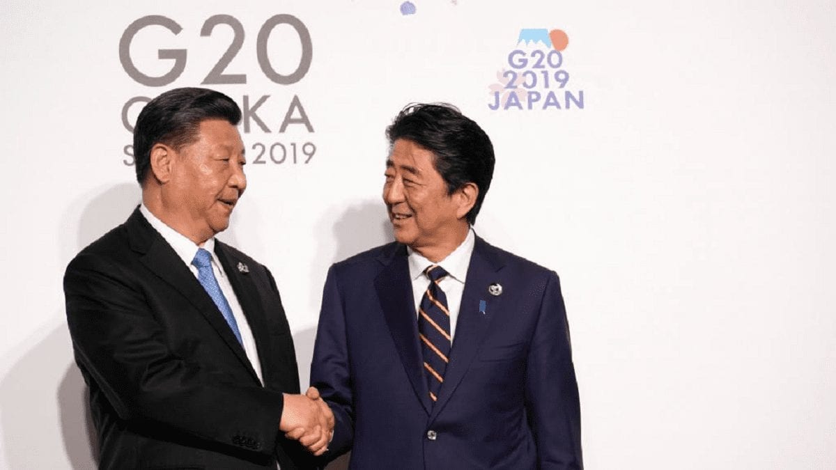 Comment le Japon cherche à rivaliser avec la Chine en Afrique Le président chinois Xi Jinping (à gauche) et le Premier ministre japonais Shinzo Abe (à droite). REUTERS/Kevin Lamarque