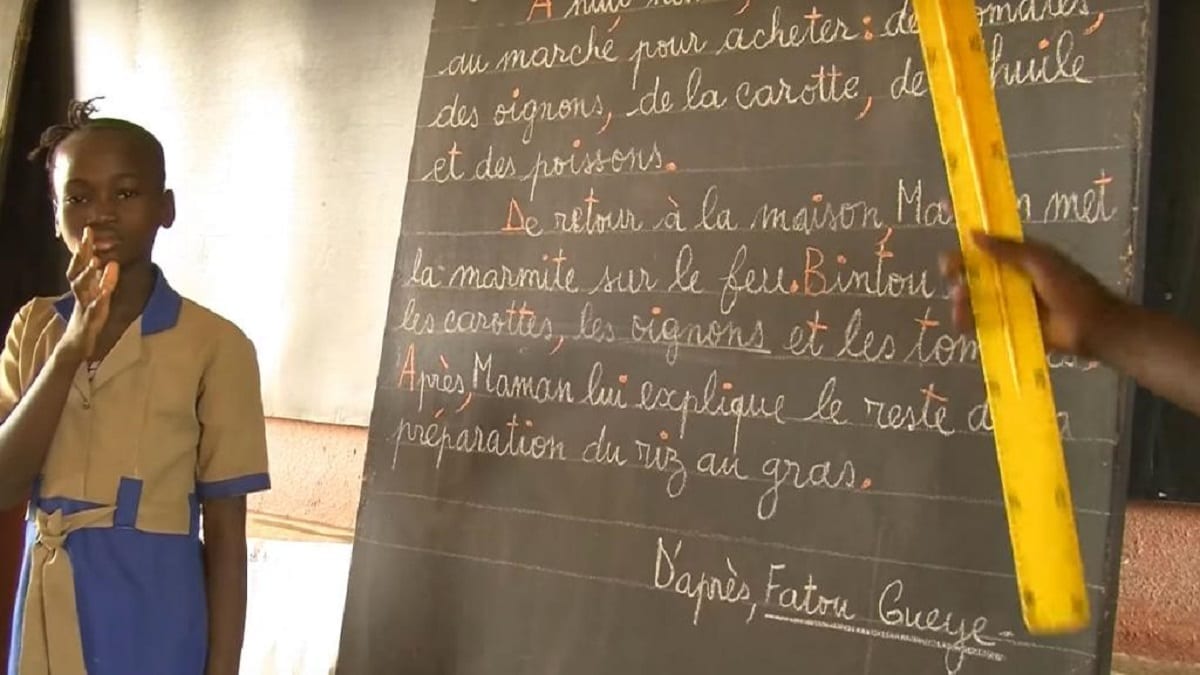 La difficile prise en charge des enfants sourds-muets en Afrique de l’Ouest Copie d'écran d'une vidéo de l'Unicef sur une école spécialisée dans la prise en charge des enfants sourds à Bamako, au Mali. © Unicef