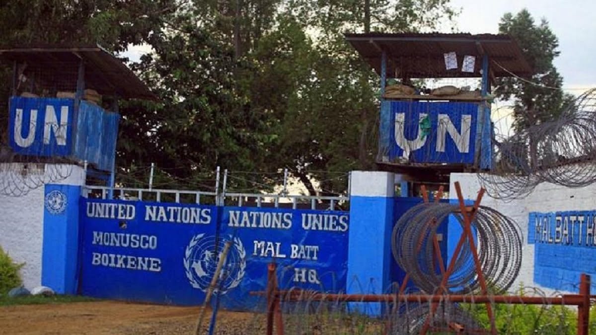 RDC une base civile de l'ONU envahie et incendiée par des manifestants à Beni RDC une base civile de l'ONU envahie et incendiée par des manifestants à Beni