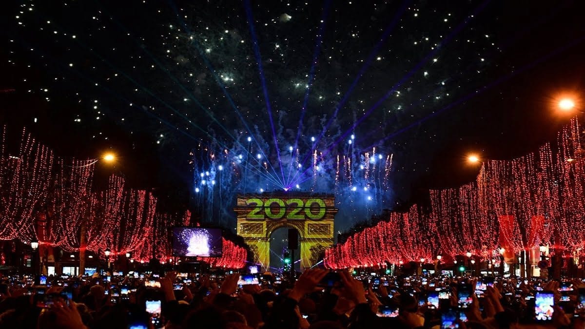 Festivités du Nouvel An à Paris: 400.000 personnes se sont réunies sur les Champs-Elysées