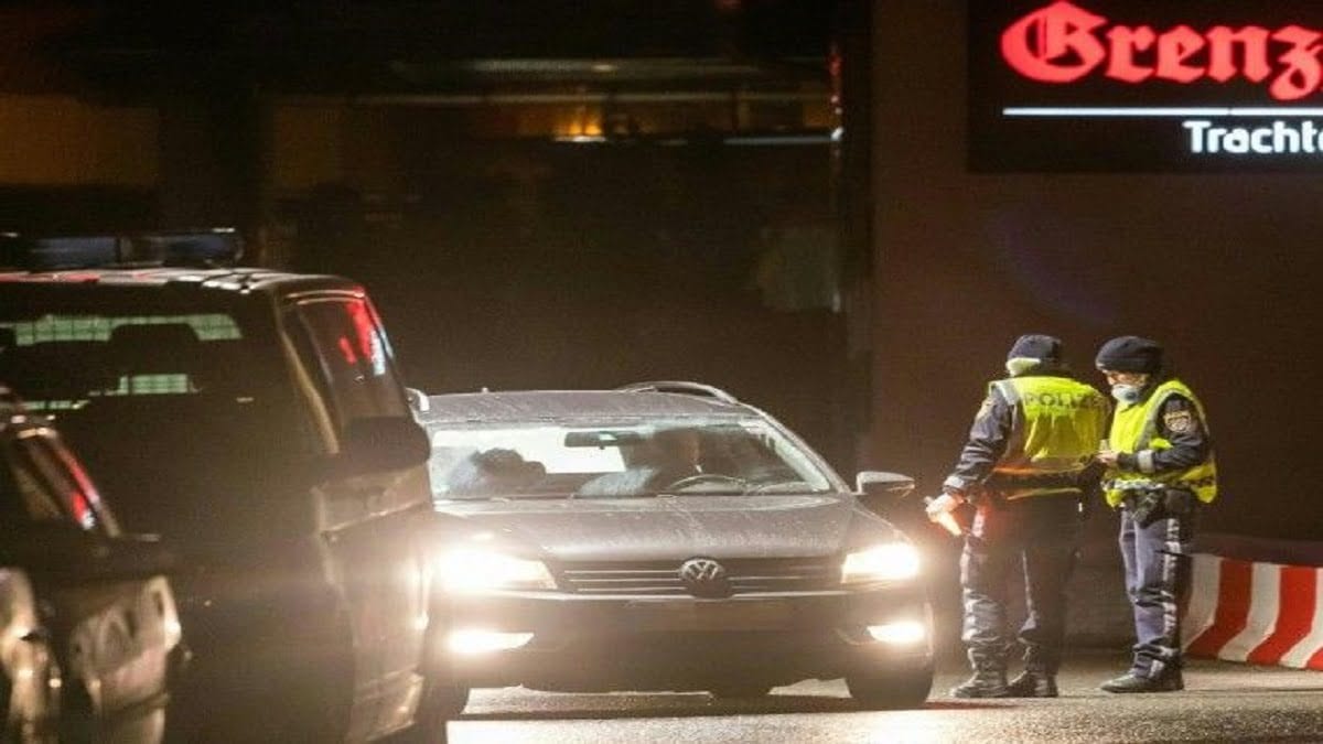 Coronavirus le bilan passe à 11 morts en Italie Des policiers à la frontière entre l'Italie et l'Autriche, le 23 février 2020. - JOHANN GRODER / APA / AFP