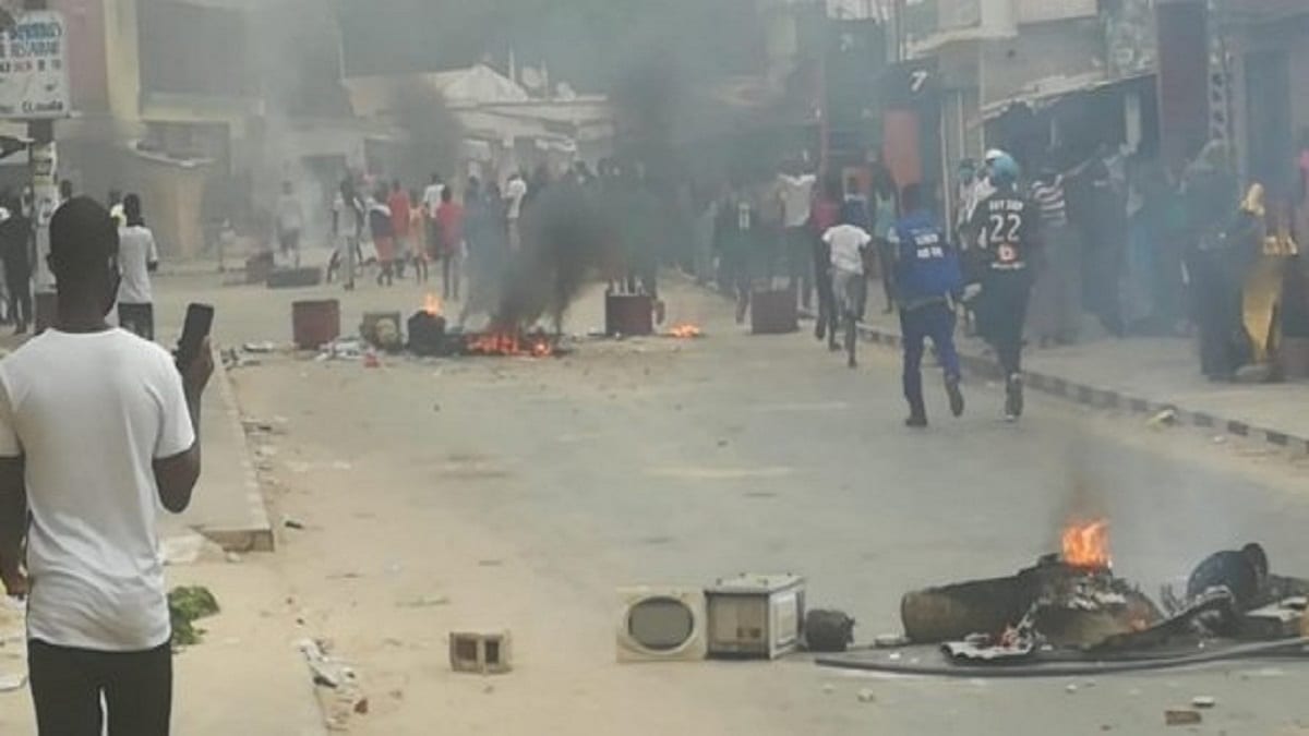 Émeutes à Cap Skirring La gendarmerie saccagée, le commandant et ses hommes blessés Émeutes à Cap Skirring La gendarmerie saccagée, le commandant et ses hommes blessés