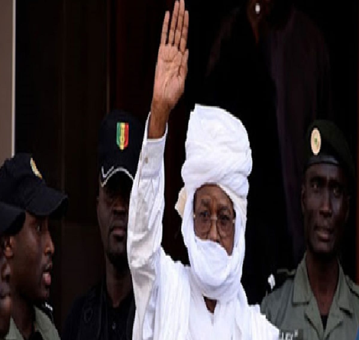 Hissein Habré retourne en prison après avoir purgé 60 jours de sa peine à domicile Hissein Habré retourne en prison après avoir purgé 60 jours de sa peine à domicile