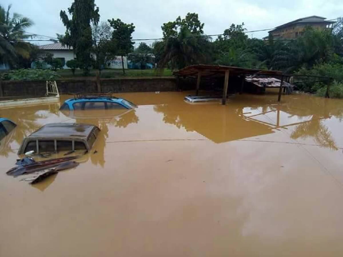 Pluies diluviennes à Grand Lahou emportent des maisons du quartier Dioulabougou ++
