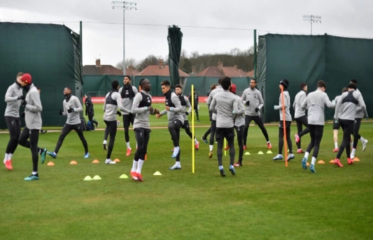 Titre promis à Liverpool mais enjeux intacts en Premier League