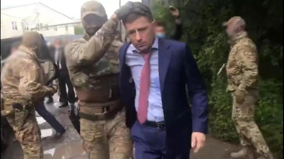 Capture d'écran d'une vidéo de l'arrestation de Sergueï Fourgal, le 9 juillet 2020. Investigative Committee Capture d'écran d'une vidéo de l'arrestation de Sergueï Fourgal, le 9 juillet 2020. Investigative Committee