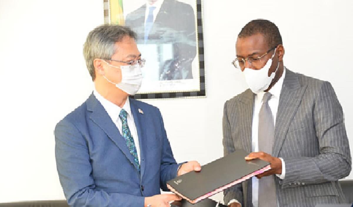 Covid-19 Le Sénégal reçoit un don de 2,5 milliards de francs CFA du Japon Covid-19 Le Sénégal reçoit un don de 2,5 milliards de francs CFA du Japon