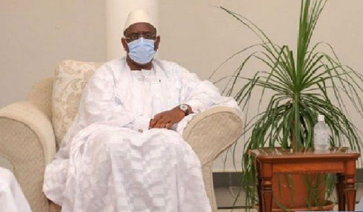 Arrivée de Macky Sall à Madina Baye pour présenter ses condoléances Arrivée de Macky Sall à Madina Baye pour présenter ses condoléances
