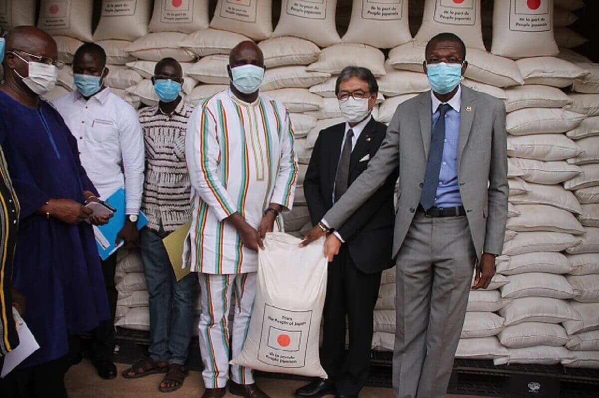 Report de la cérémonie de remise d’un de riz offert par Tokyo Report de la cérémonie de remise d’un de riz offert par Tokyo