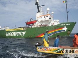 rapport de Greenpeace révèle la présence de huit navires de pêche industrielle aux