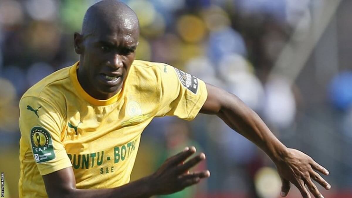 Anele Ngcongca le footballeur sud-africain est décédé dans un accident de voiture Anele Ngcongca le footballeur sud-africain est décédé dans un accident de voiture