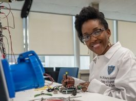 Coronavirus au Congo l'ingénieure Sandrine Ngalula Mubenga conçoit des respirateurs