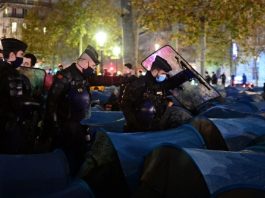 évacuation de migrants à Paris suscite l'indignation