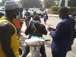 covid-19-dethie-diouf-sensibilise-au-respect-des-gestes-barrieres-a-thies