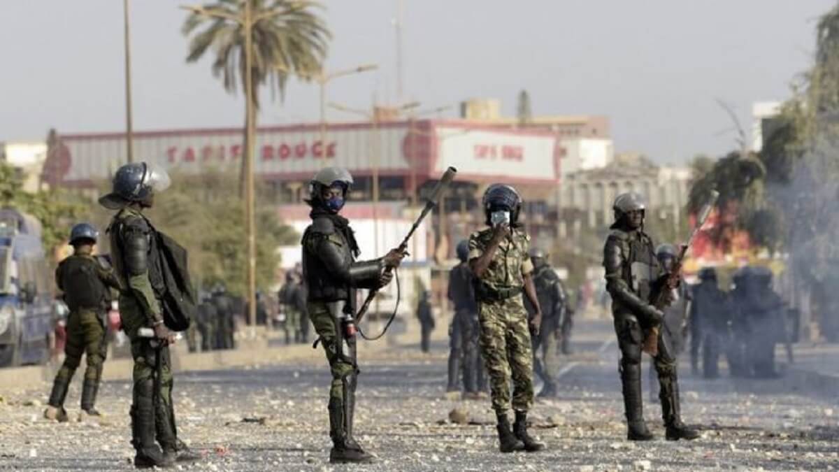Un militaire arrivé à Dakar s’exprime « Nous ne sommes ni pour Macky, ni pour Sonko, notre mission est de… » Un militaire arrivé à Dakar s’exprime « Nous ne sommes ni pour Macky, ni pour Sonko, notre mission est de… »