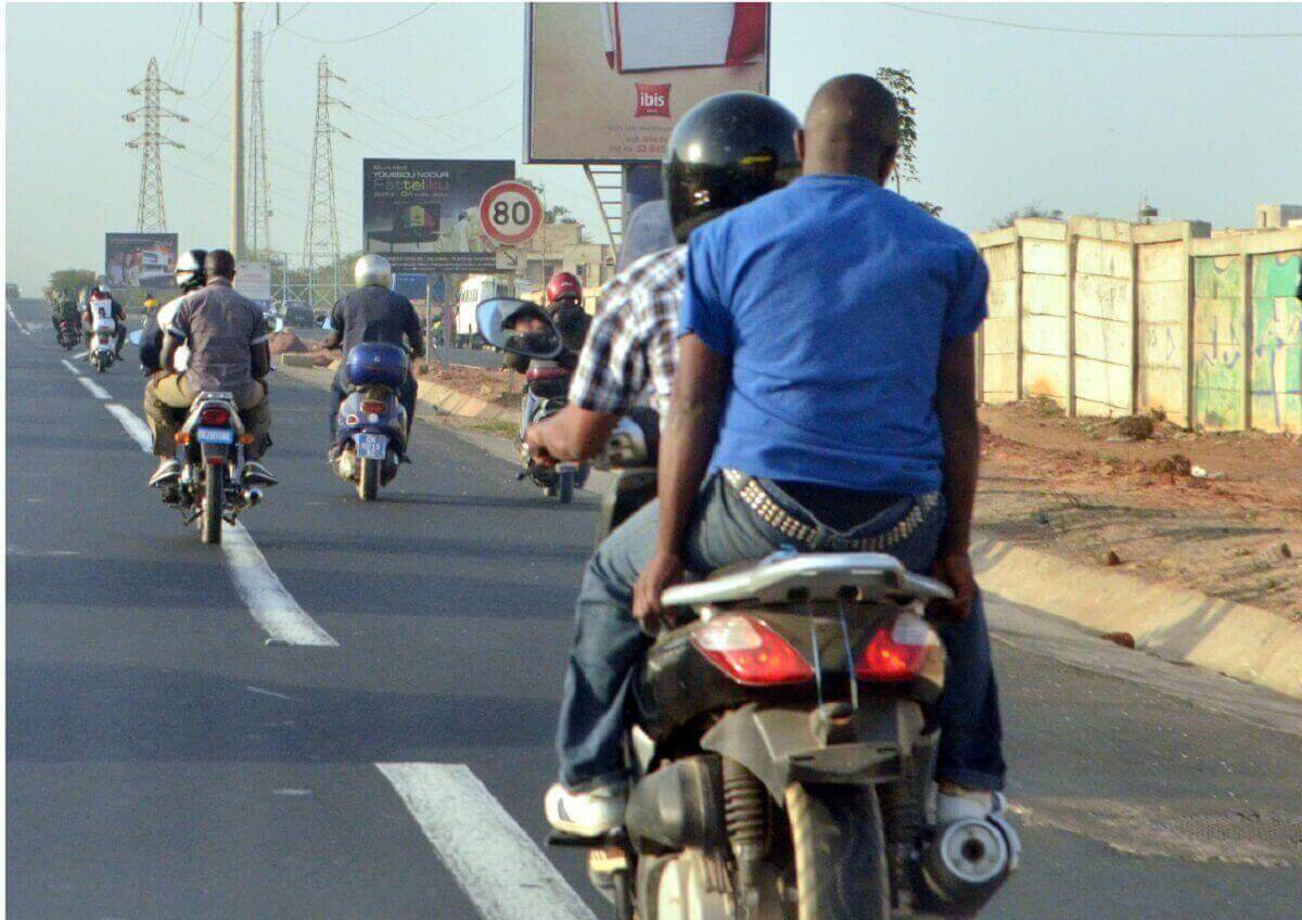 [Reportage] Solution aux embouteillages Ã  Dakar www.kafunel.com les livreurs Â«Tiak-TiakÂ» Ã  lâassaut du secteur du transport