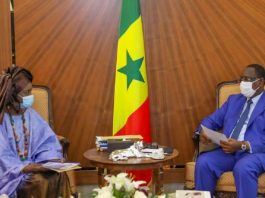 Le Président Macky Sall a reçu en audience la styliste Oumou SY.