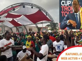 Trophée De La Coupe Du Monde Présenté Au Public Sénégalais