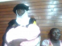 femme au Kenya poignarde sa grand-mère de 74 ans