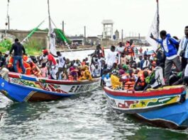 Environ 4000 pèlerins des îles du Saloum arrivent à Kaolack à bord de pirogues
