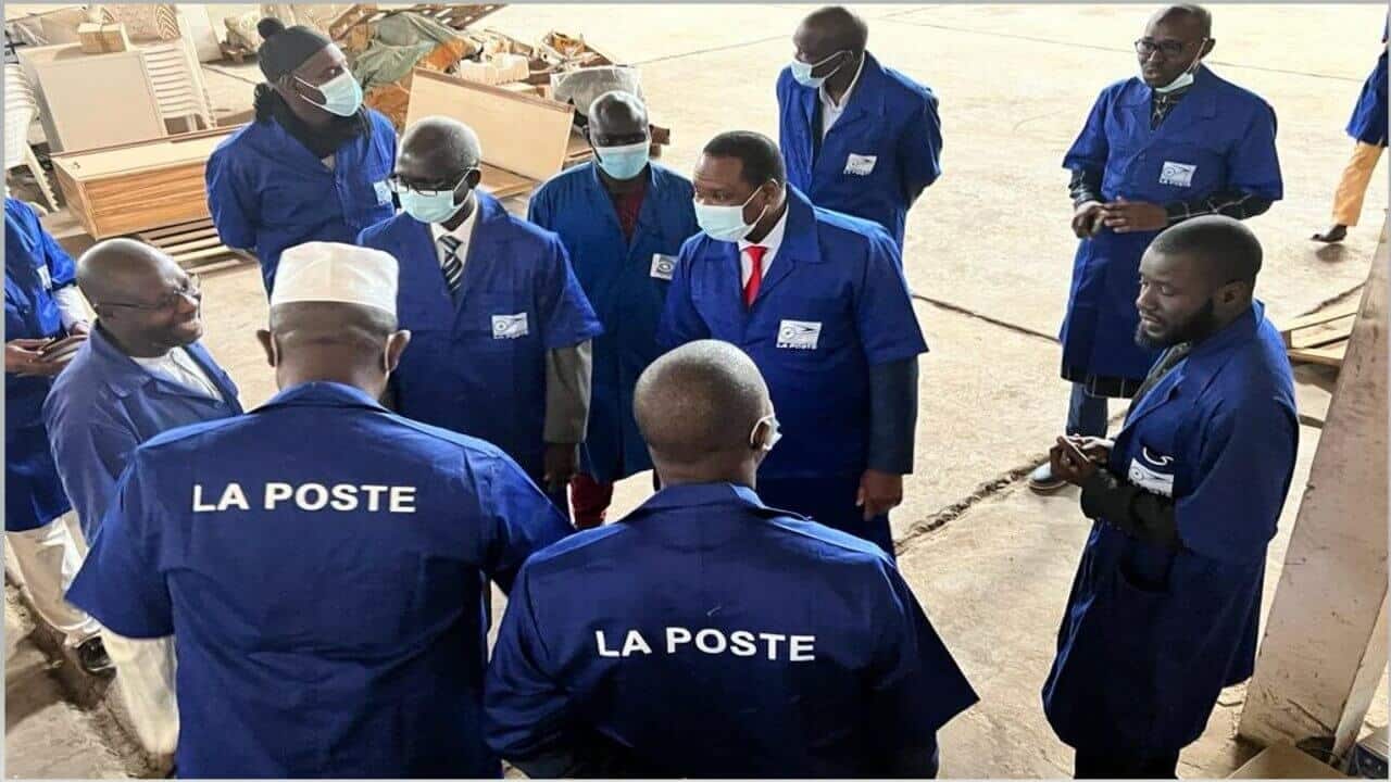 agents de la poste
